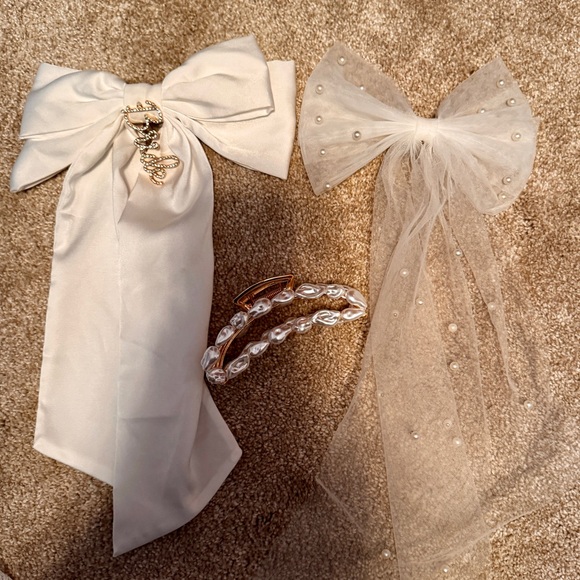 Bridal Accessories Set with Medium Robe, size 9 Slippers, Heart Sunglasses … - Picture 2 of 7